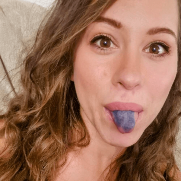 happy customer with a blue tongue from using methylene blue Blu Brain.
