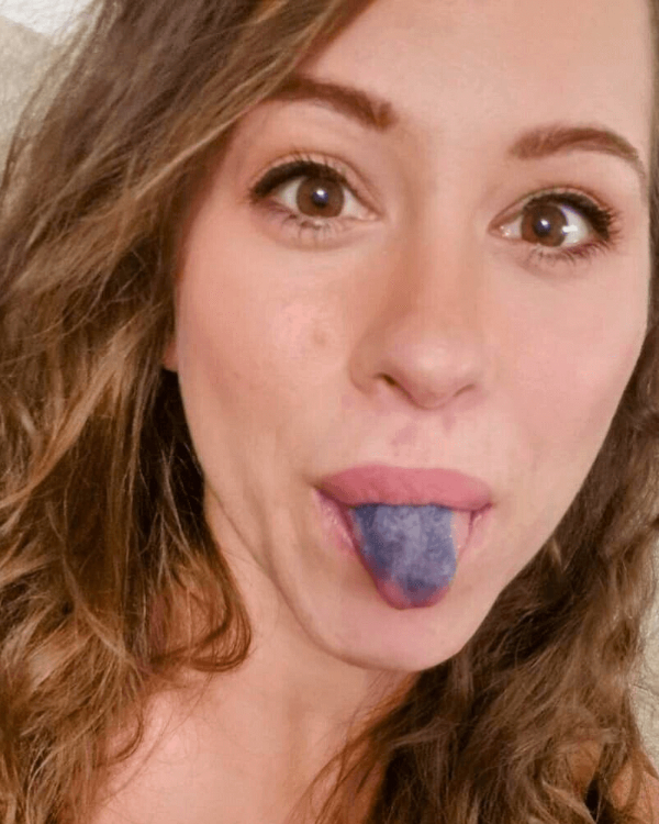 happy customer with a blue tongue from using methylene blue Blu Brain.
