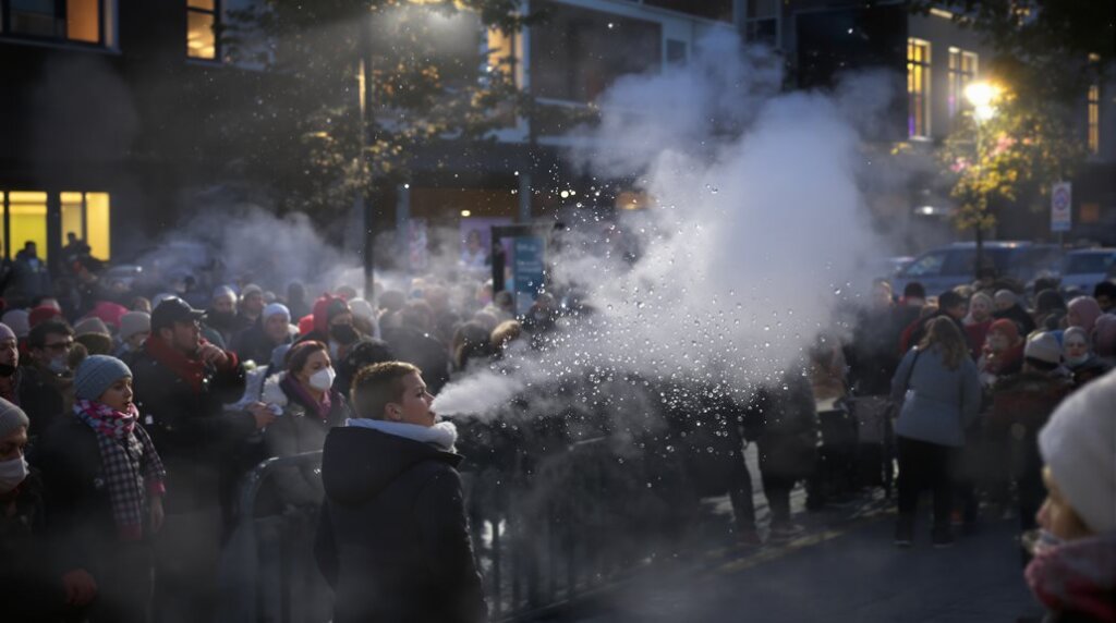 How Flu Spreads So Quickly in Winter Behaviour Airflow Immunity 0001